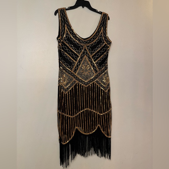 Dresses & Skirts - Black and Gold Roaring 20’s Sleeveless Costume/ Dress Black with Gold Sequin XL